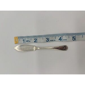 Vintage Cheltenham & Co. England Baby Butter Knife Scallop Design